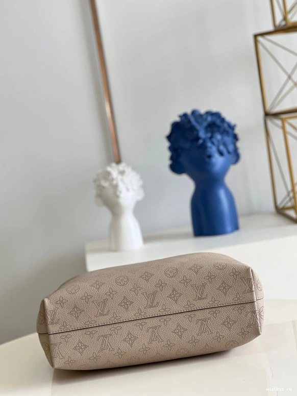 WIS WHY KNOT LOUIS VUITTON 1211